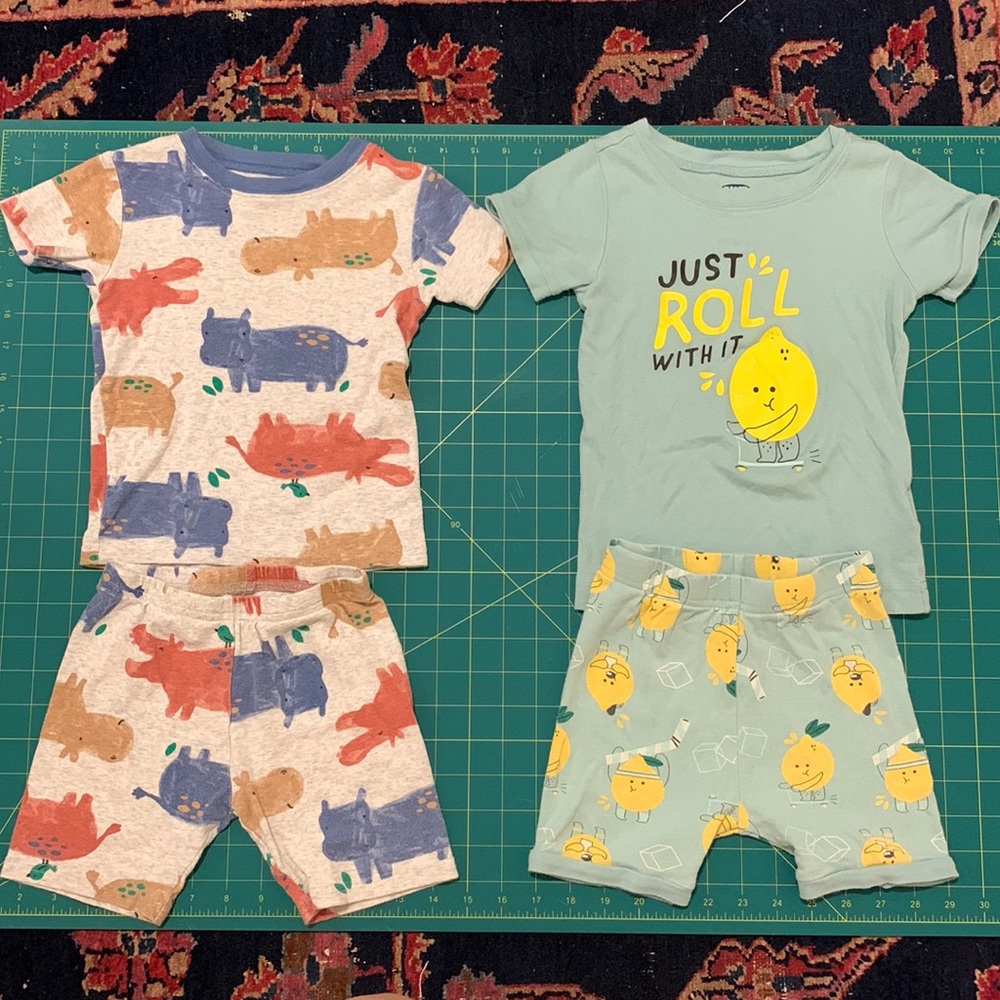 Bundle of pajamas Old Navy & Carter’s